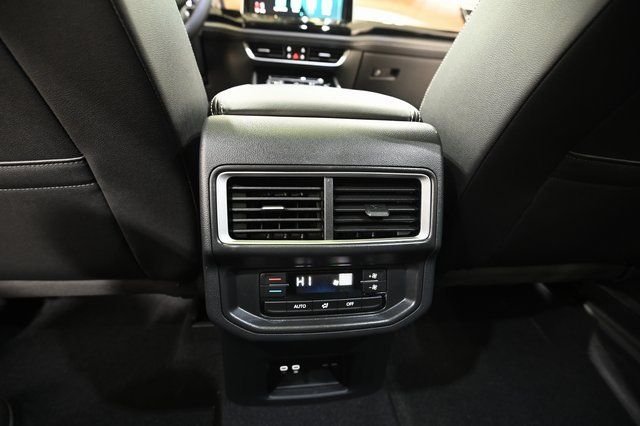 2026 Volkswagen Atlas SE w/Tech - Photo 32