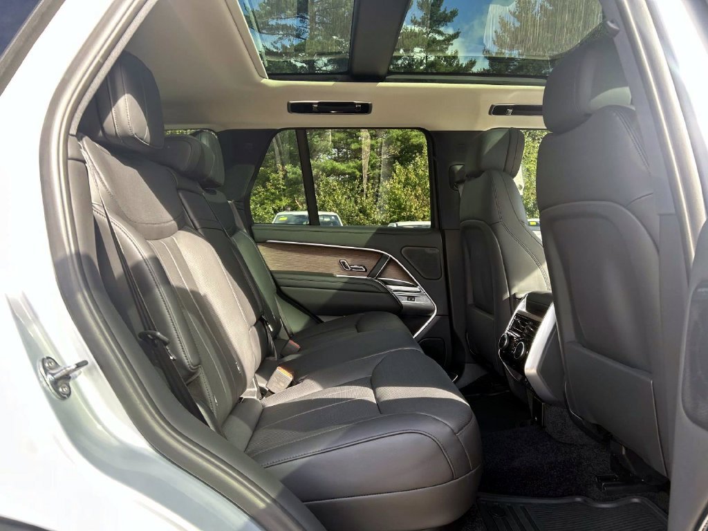 Used 2025 Silver Land Rover SE image 17