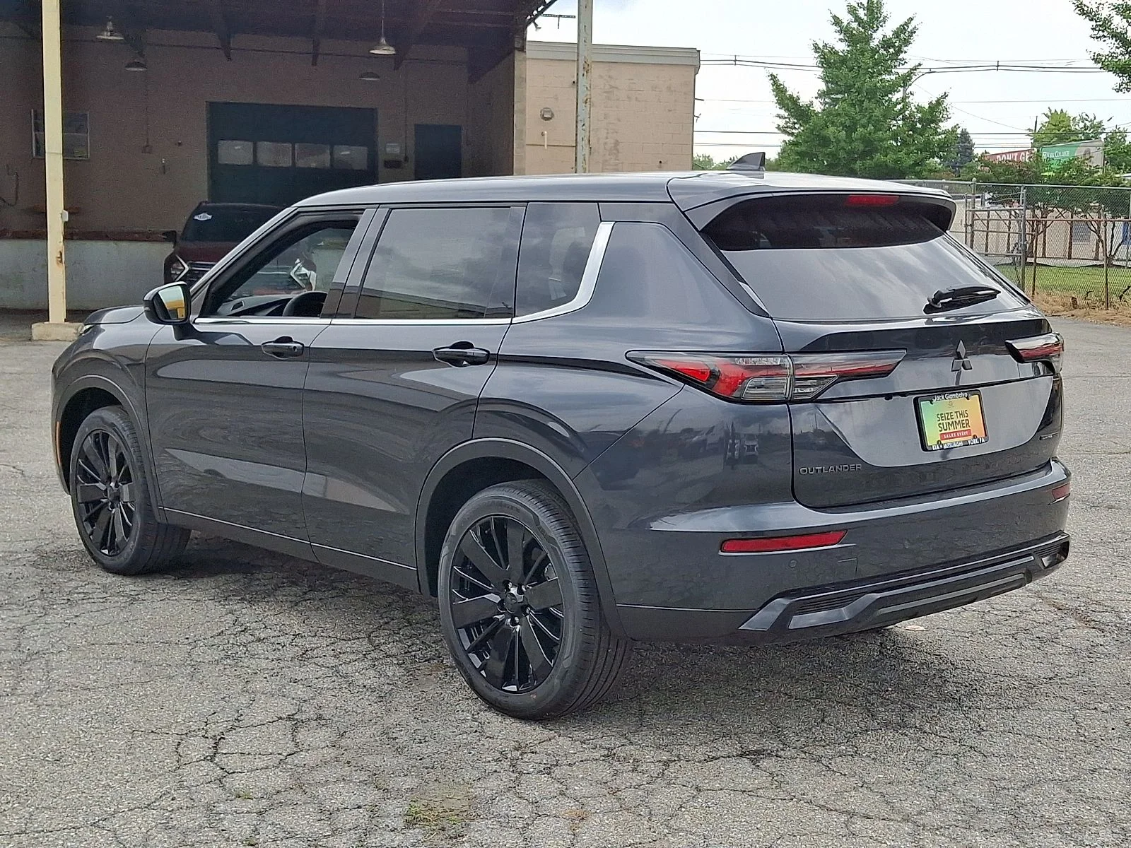 New 2026 Gray Mitsubishi LE image 5
