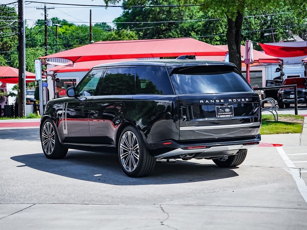 New 2026 Santorini Black Land Rover SE image 5