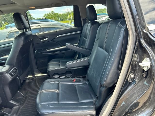 Used 2018 Midnight Black Metallic Toyota SE image 7