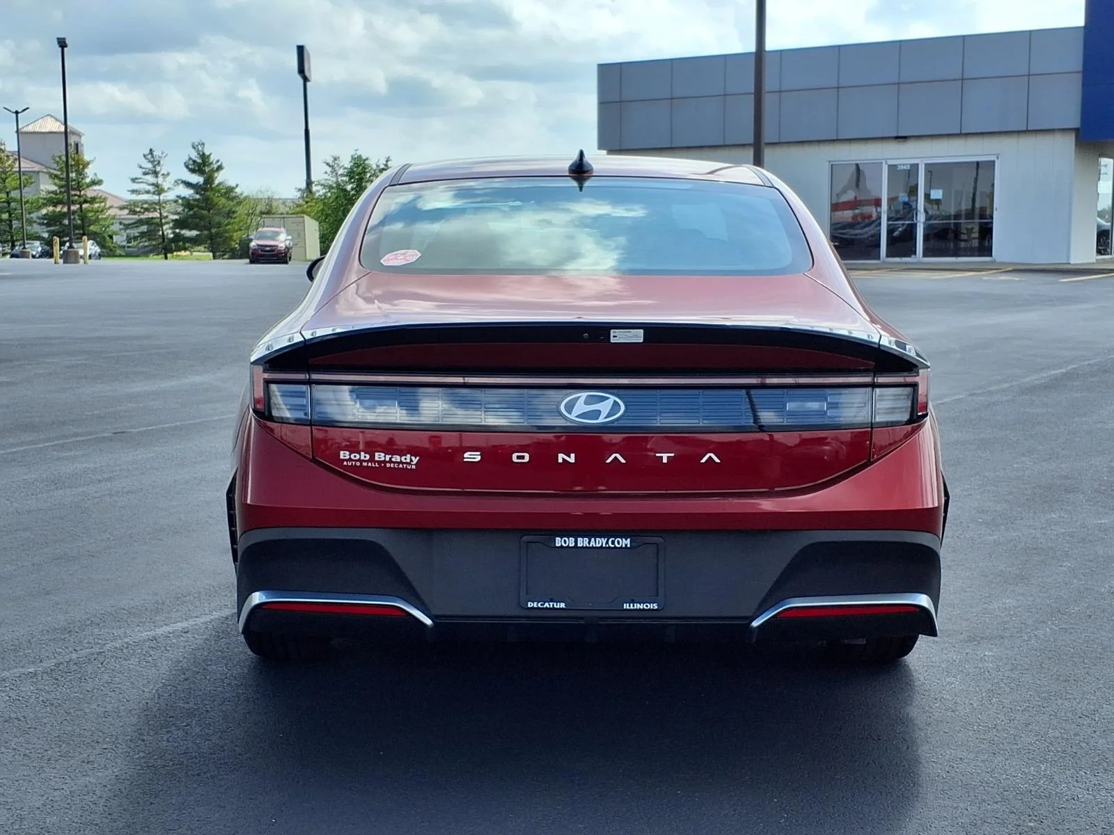 Used 2025 Ultimate Red Metallic Hyundai SE image 17