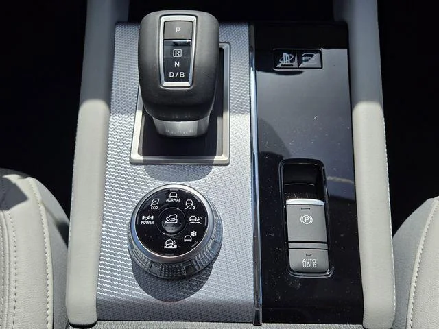 2025 Mitsubishi Outlander Plug-in Hybrid Platinum Edition - Photo 16