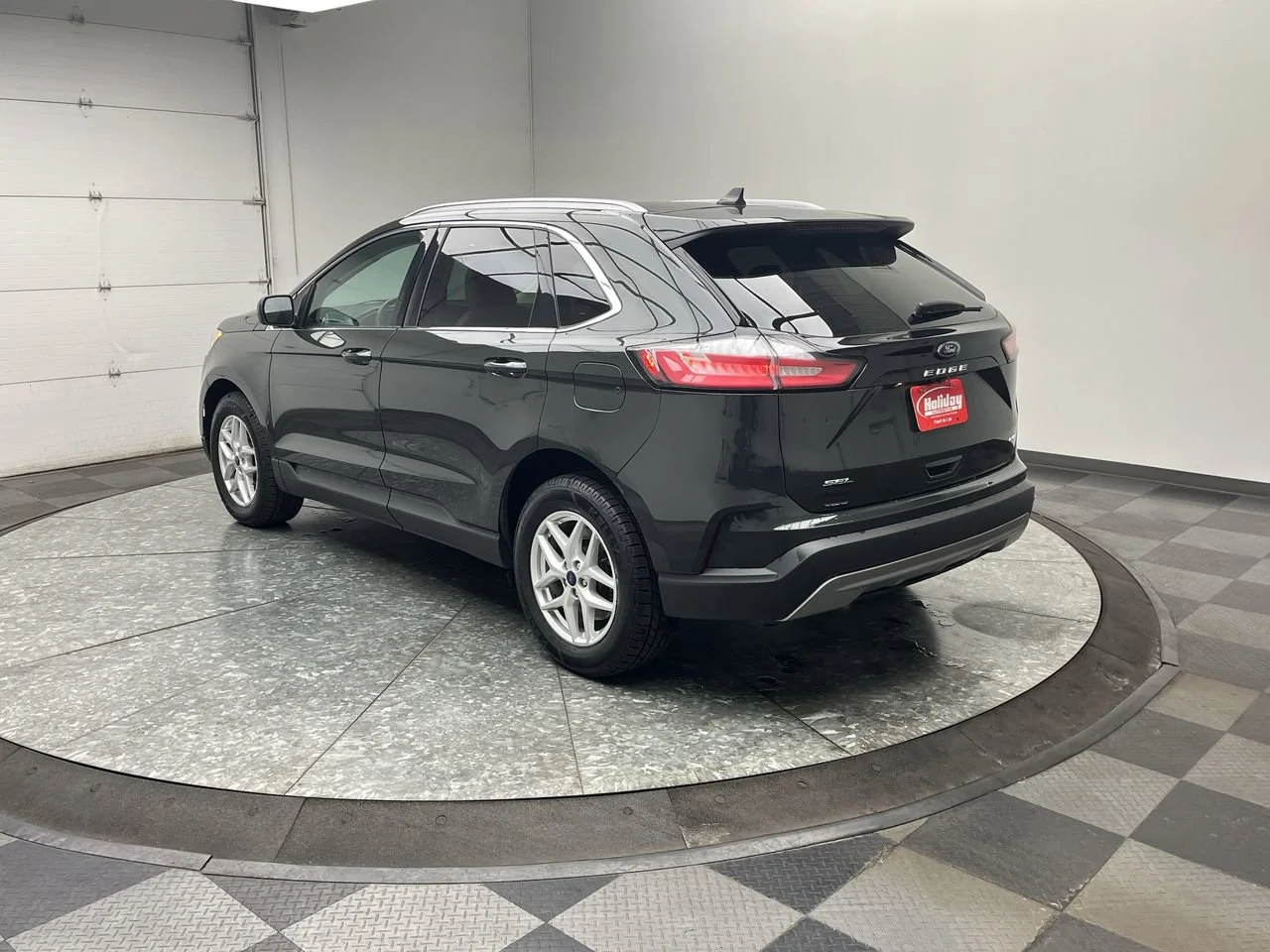 Used 2022 Green Ford SEL image 2