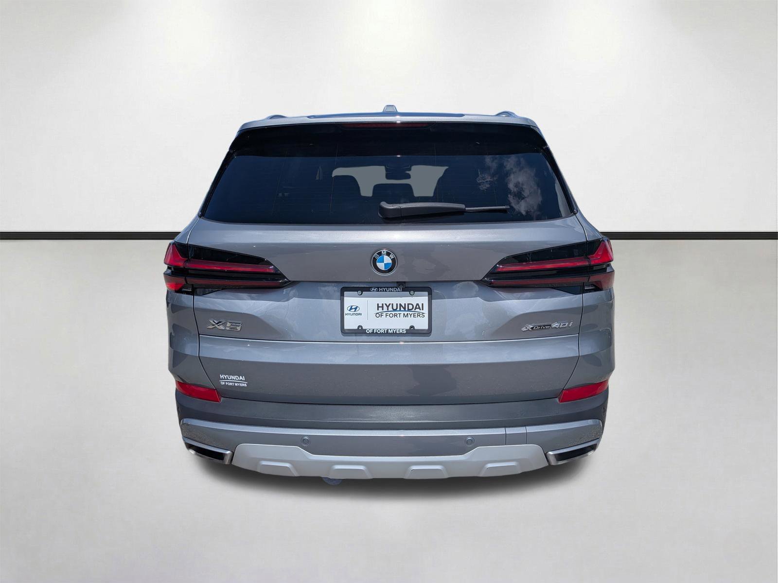 Used 2024 Skyscraper Gray Metallic BMW xDrive40i image 5
