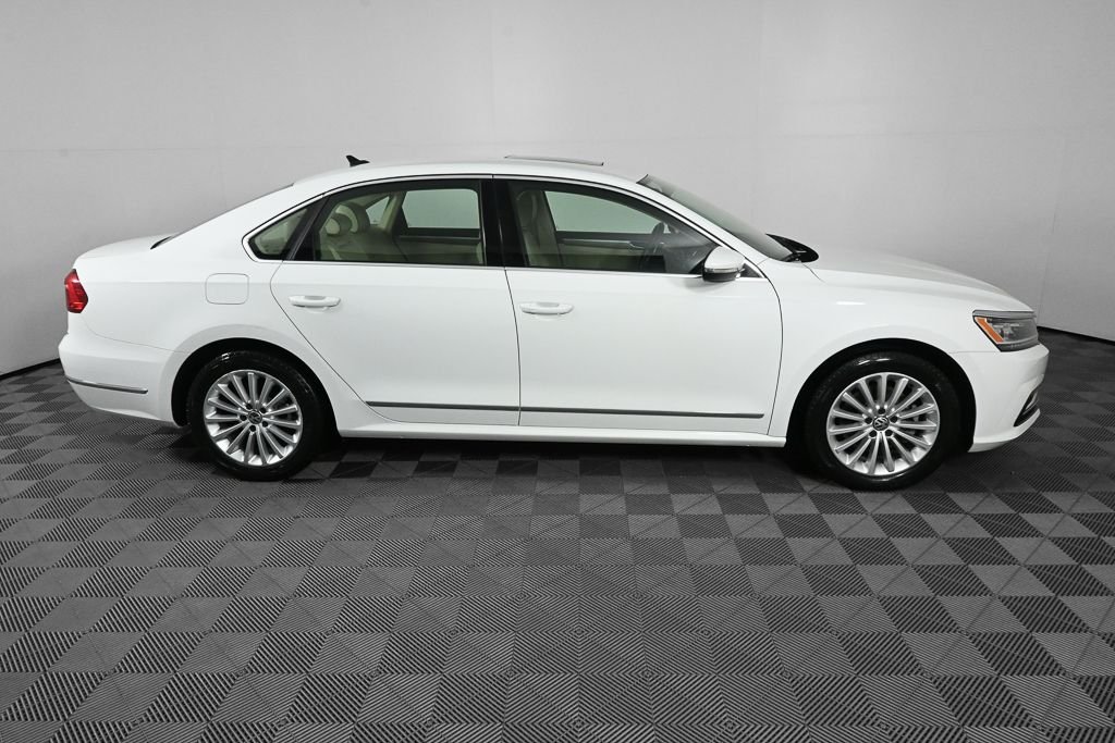Used 2016 White Volkswagen 1.8T SE image 24