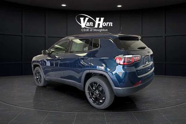 New 2026 Fathom Blue Pearl-Coat Exterior Paint Jeep Latitude image 5