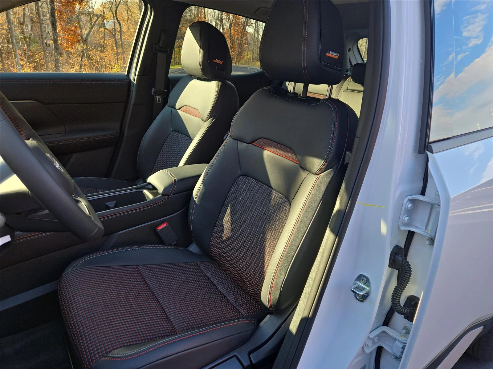 New 2026 Aspen White Tricoat Nissan SR image 11