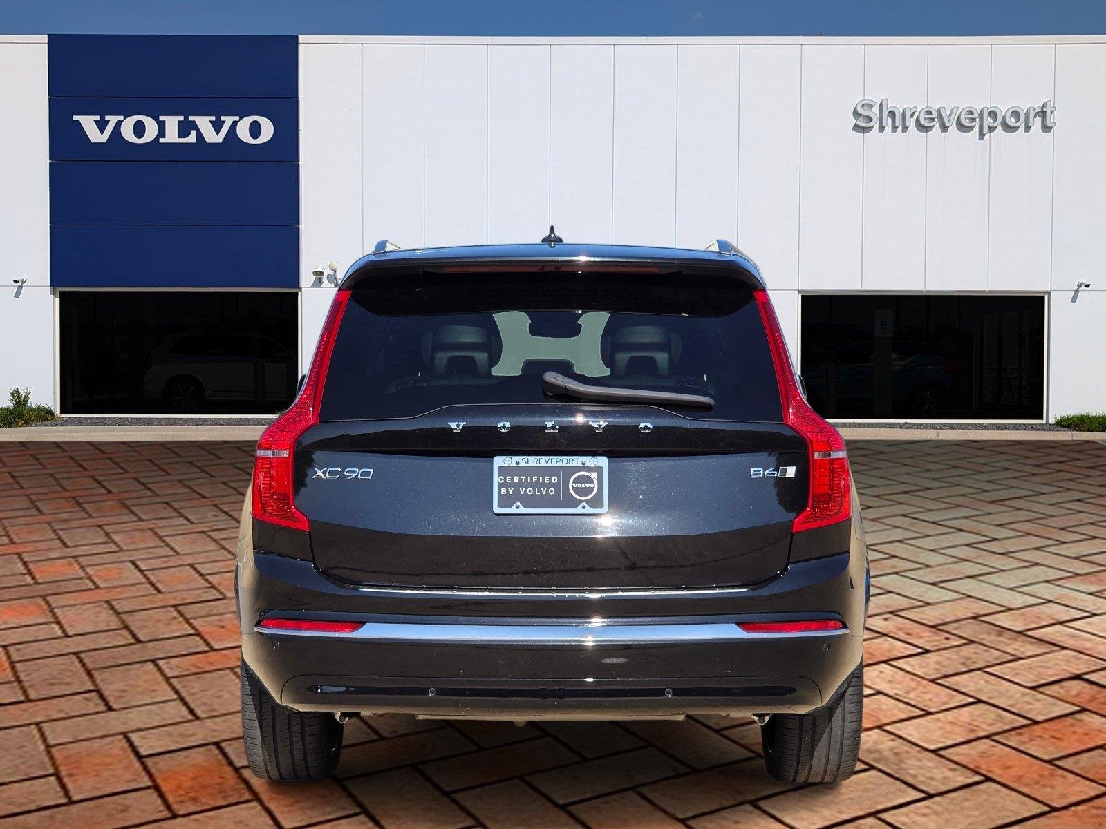 Used 2023 Onyx Black Metallic Volvo Ultimate image 5