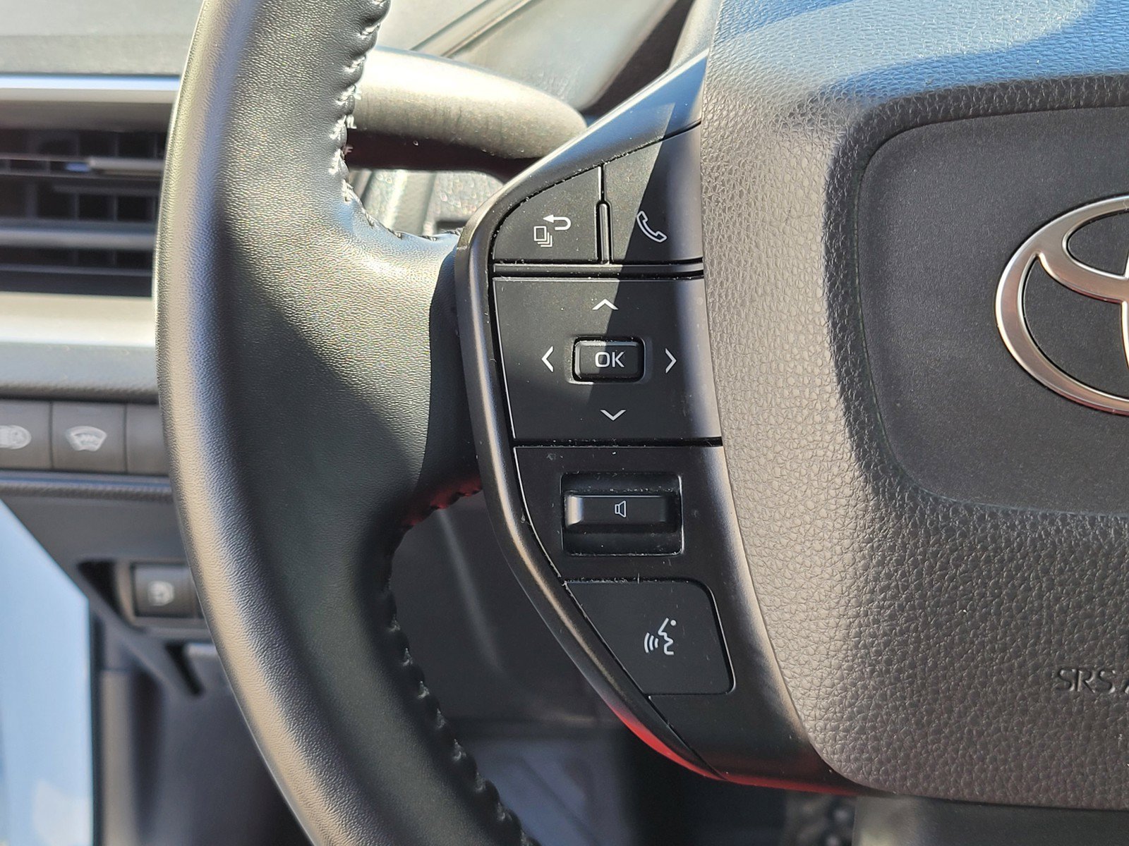Used 2023 White Toyota  image 25