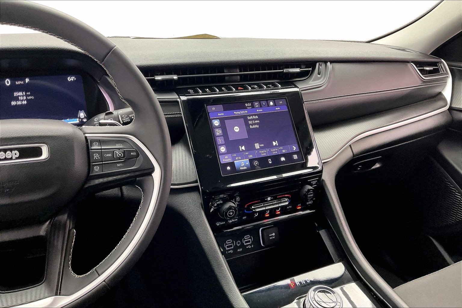 2023 Jeep Grand Cherokee Laredo photo 4