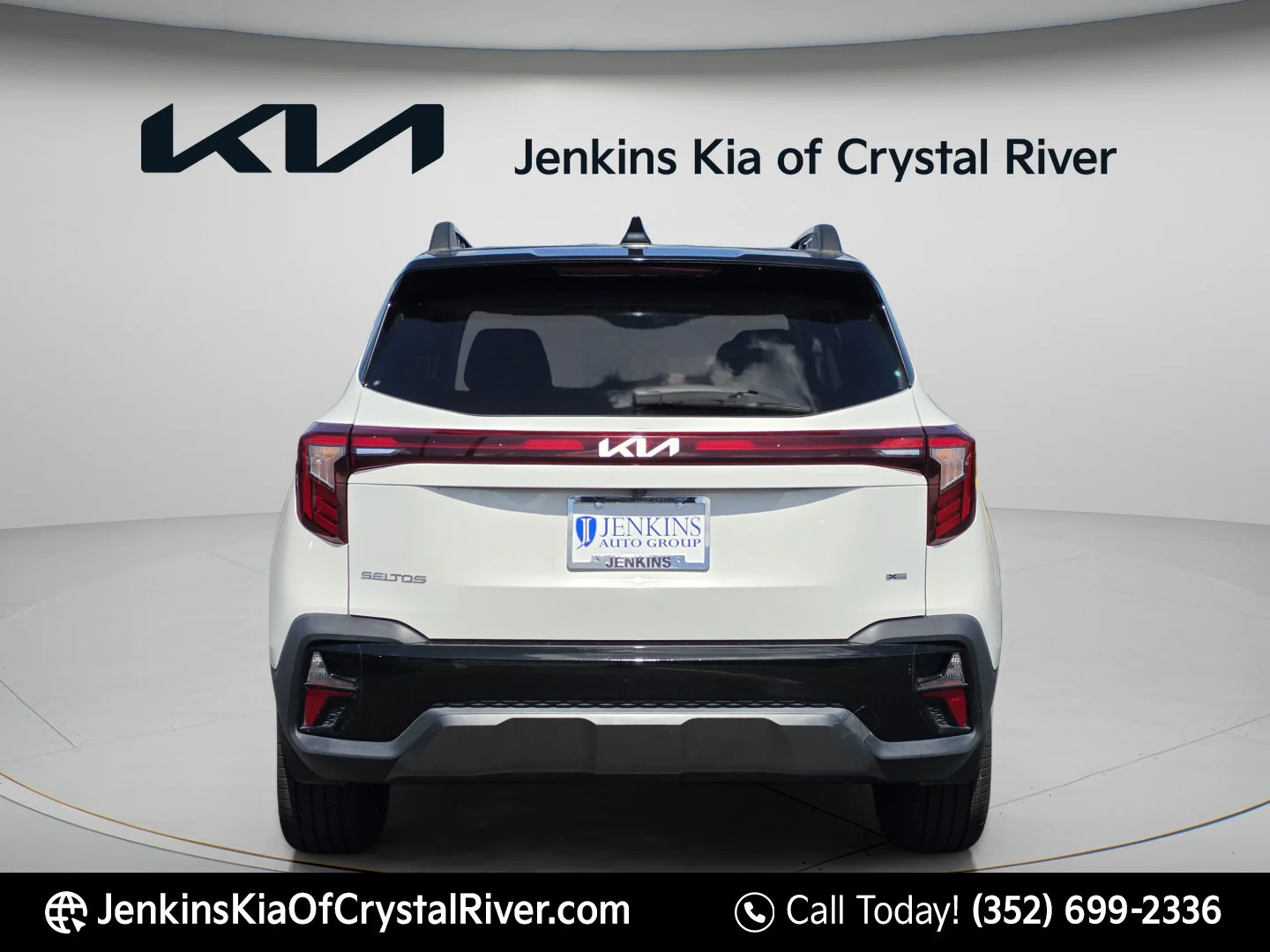 Used 2024 Clear White/Black Roof Kia X-Line image 6