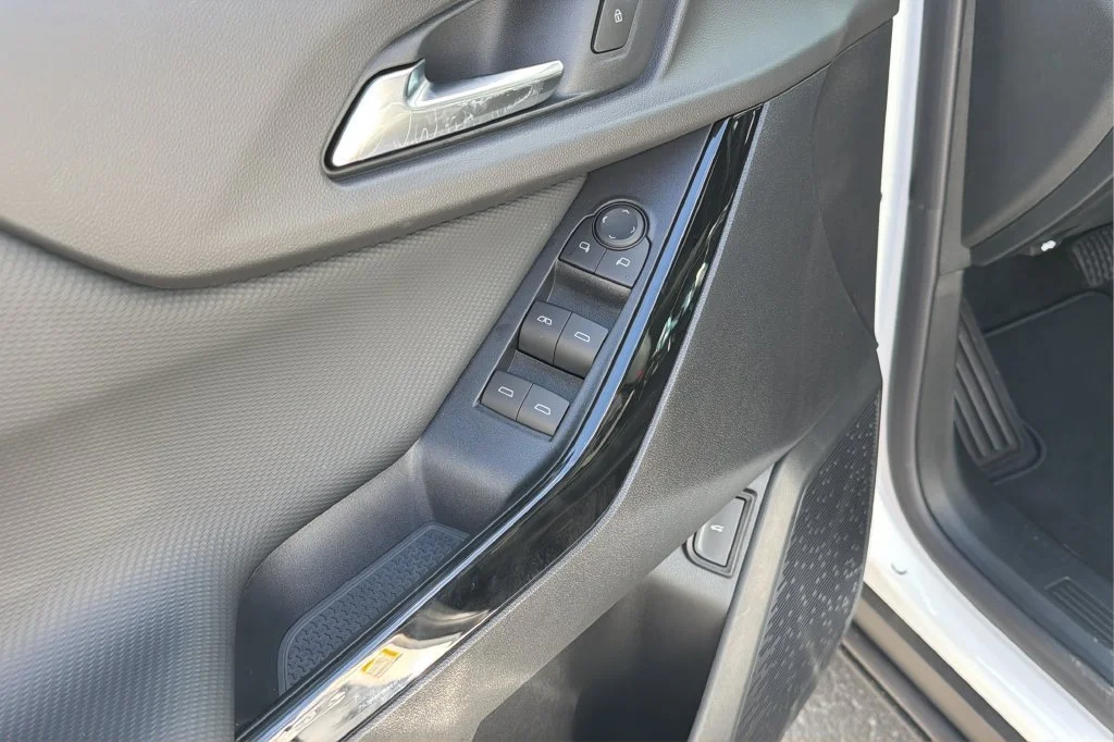 New 2027 Summit White Chevrolet LT image 16