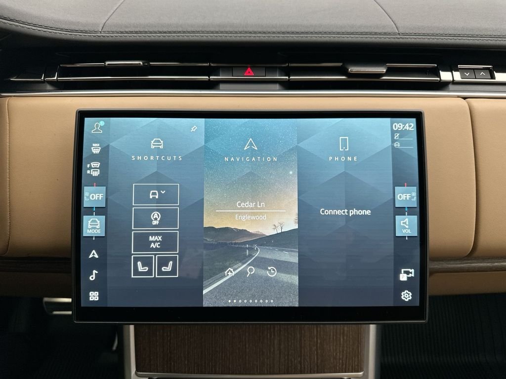 New 2026 Batumi Gold Premium Metallic Land Rover SE image 13