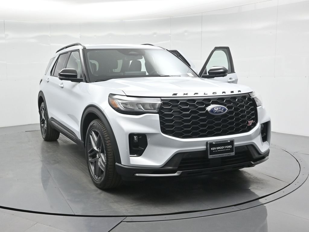 New 2026 Space White Metallic Ford ST image 30