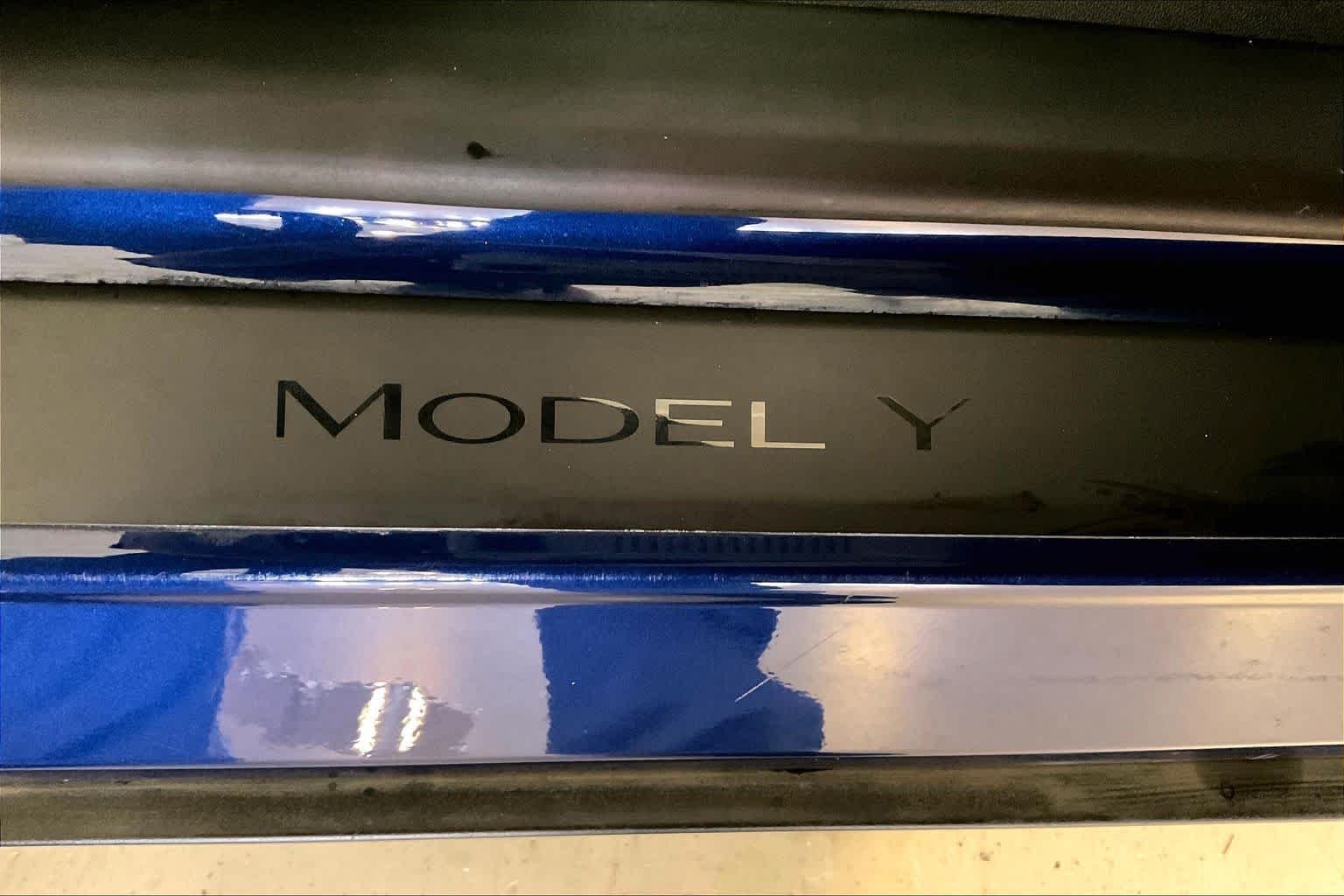 Used 2023 Deep Blue Metallic Tesla  image 9