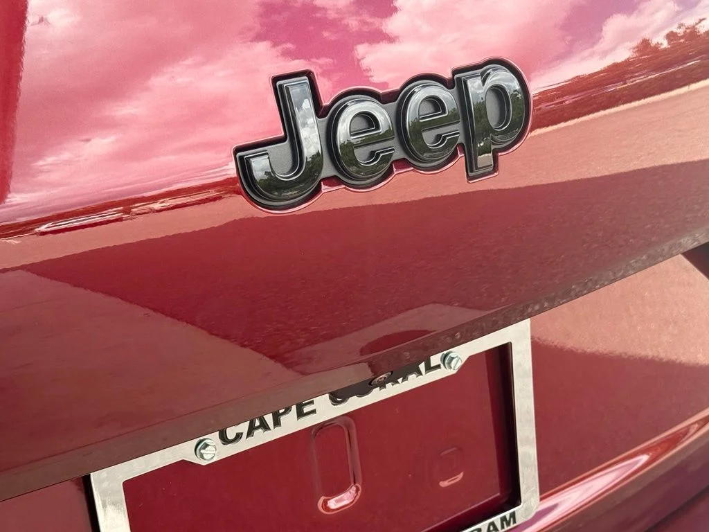 New 2026 Velvet Red Pearl-Coat Exterior Paint Jeep Limited image 32