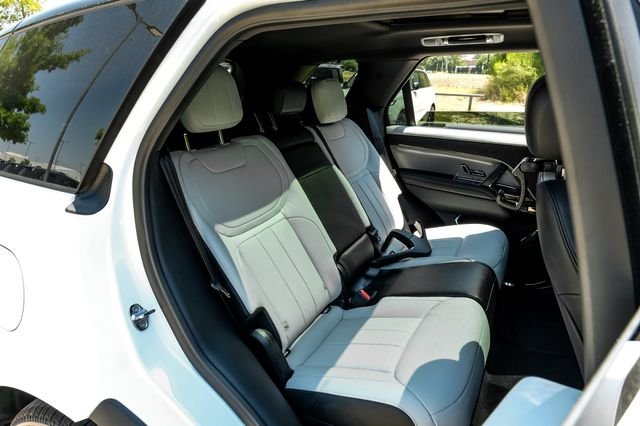 New 2026 Ostuni Pearl White Premium Metallic Land Rover Dynamic SE image 46