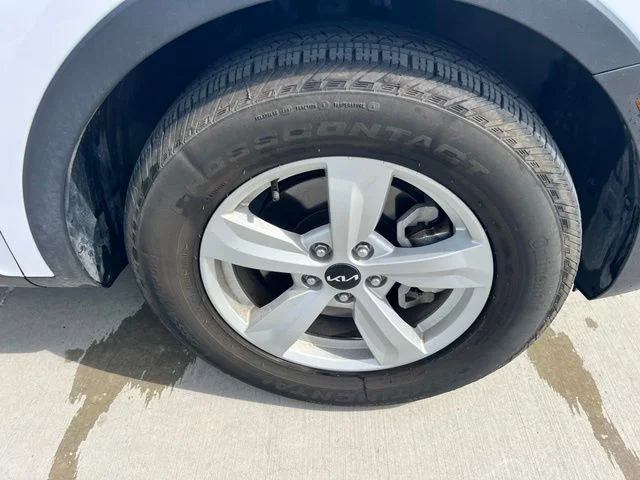 Used 2025 White Kia LX image 8