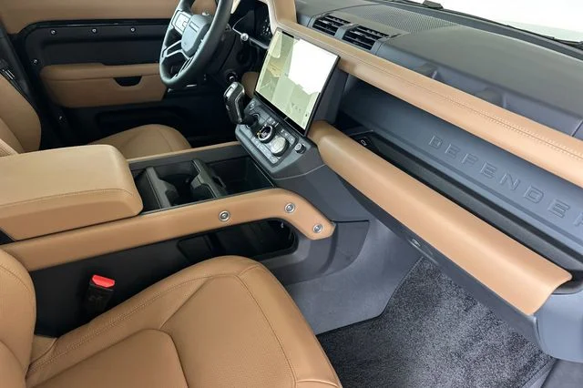 New 2026 Santorini Black Land Rover X-Dynamic SE image 14