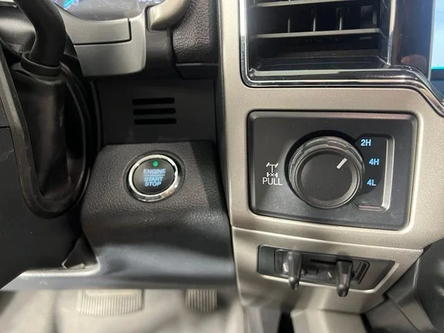 Used 2022 White Ford Lariat image 23