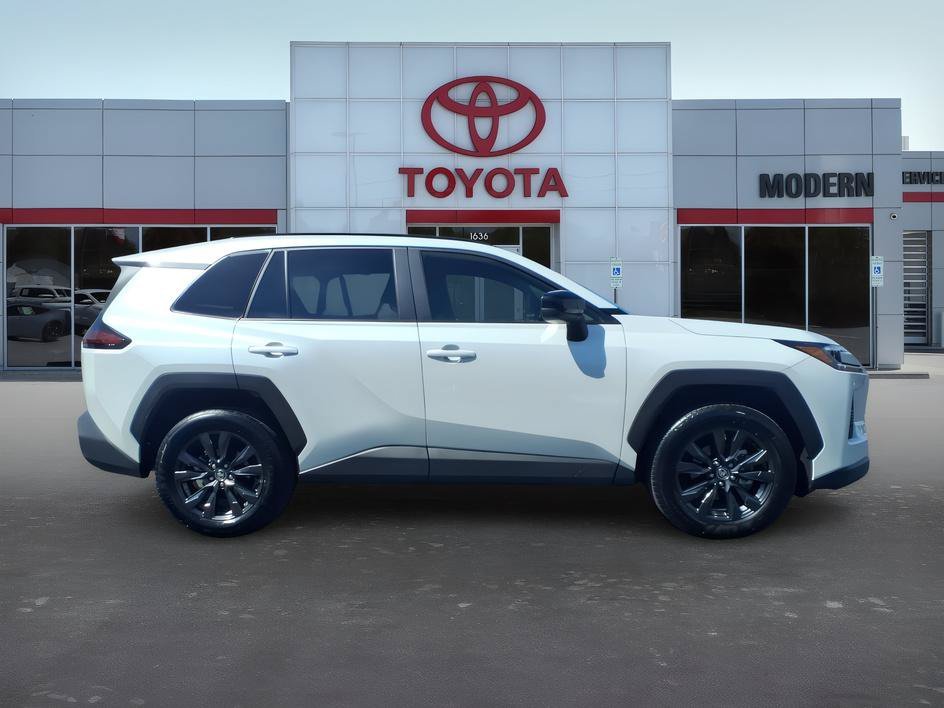 Used 2026 Wind Chill Pearl Toyota XLE Premium image 8