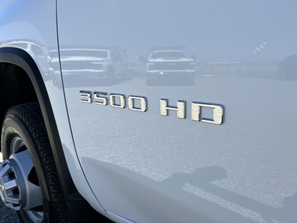 New 2026 Summit White Chevrolet Work Truck image 33