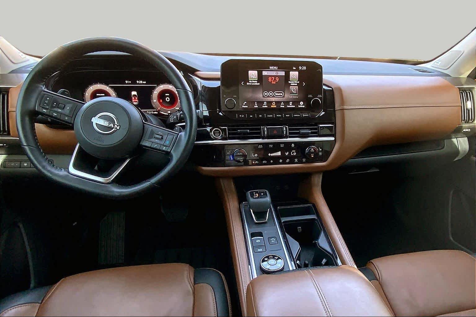 Used 2023 Obsidian Green Pearl Nissan Platinum image 14