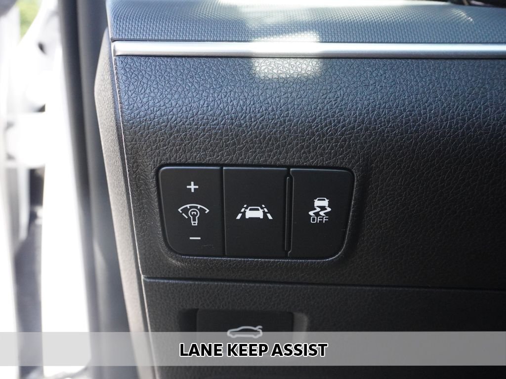 Used 2024 White Kia LXS image 4