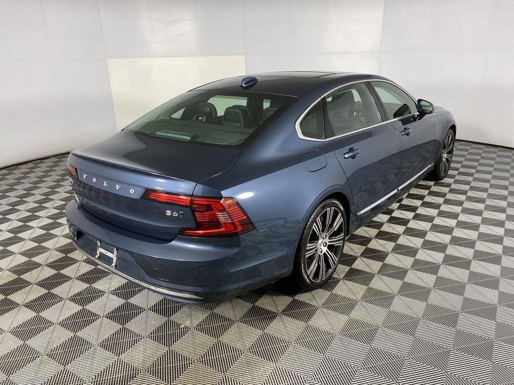 Used 2023 Denim Blue Metallic Volvo Ultimate image 13