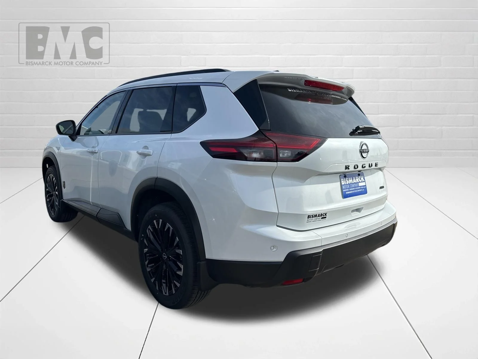 New 2026 Everest White Pearl TriCoat Nissan Dark Armor™ image 4