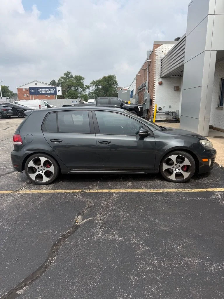Used 2011 Gray Volkswagen Base image 2