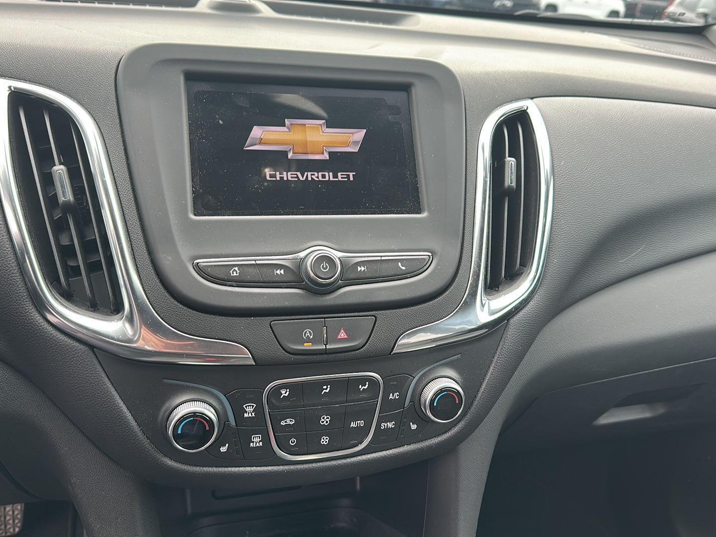 Used 2024 Summit White Chevrolet LT image 9