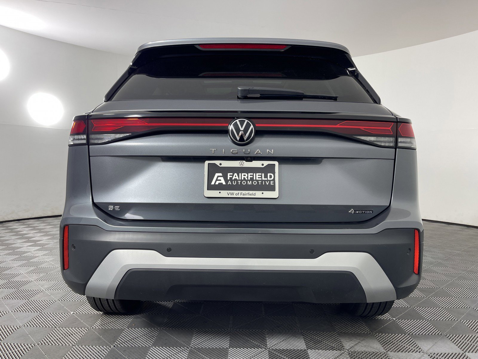 2025 Volkswagen Tiguan SE - Photo 12