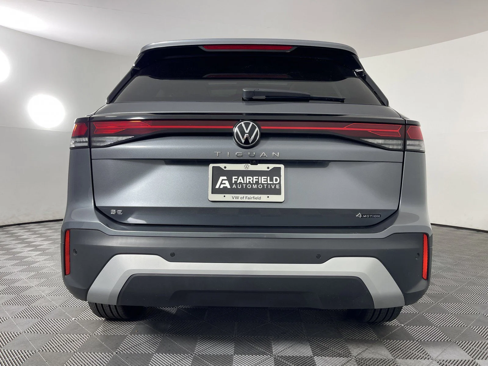 2025 Volkswagen Tiguan SE - Photo 12