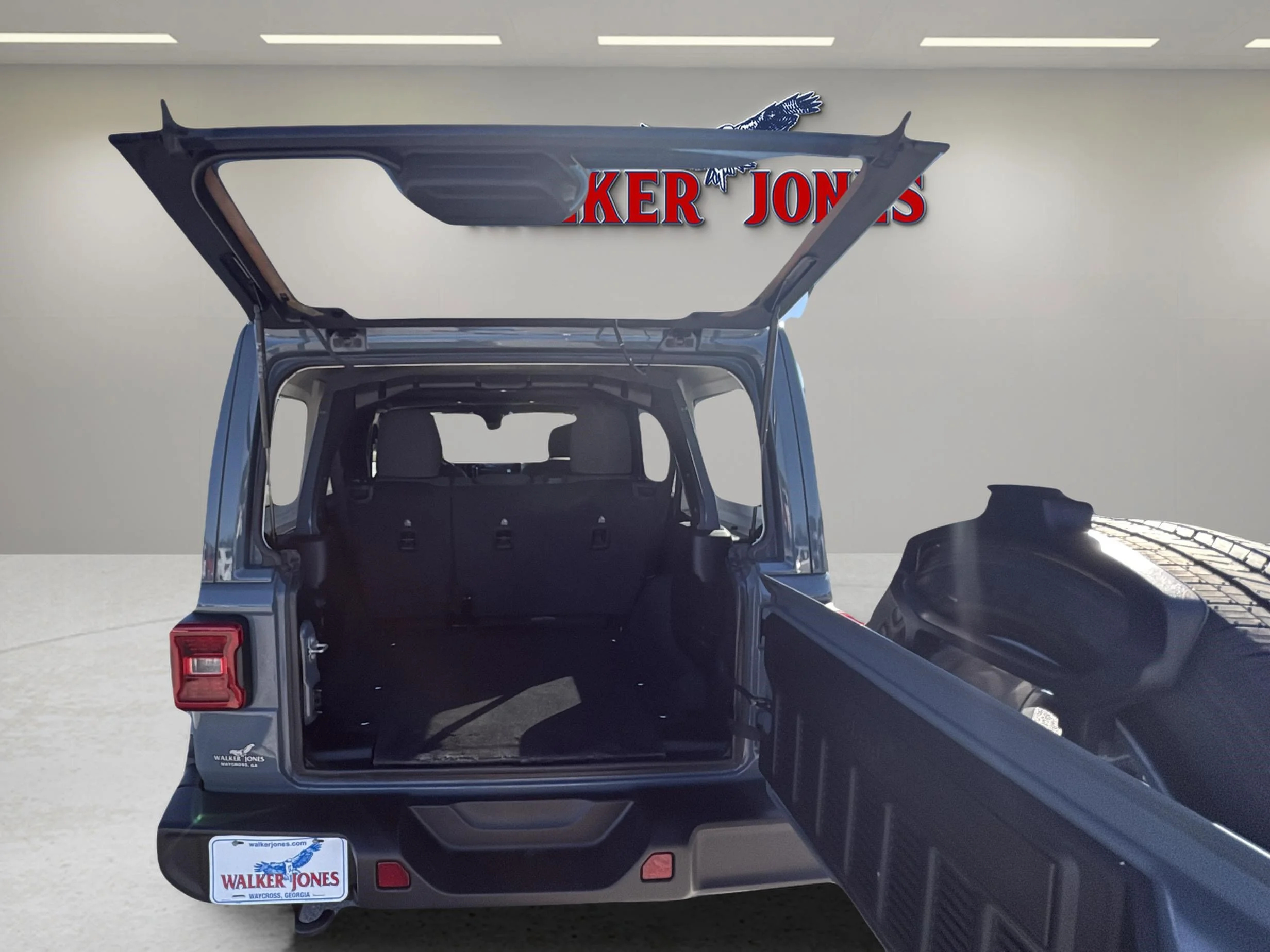 Used 2024 Anvil Clear Coat Jeep Sahara image 16