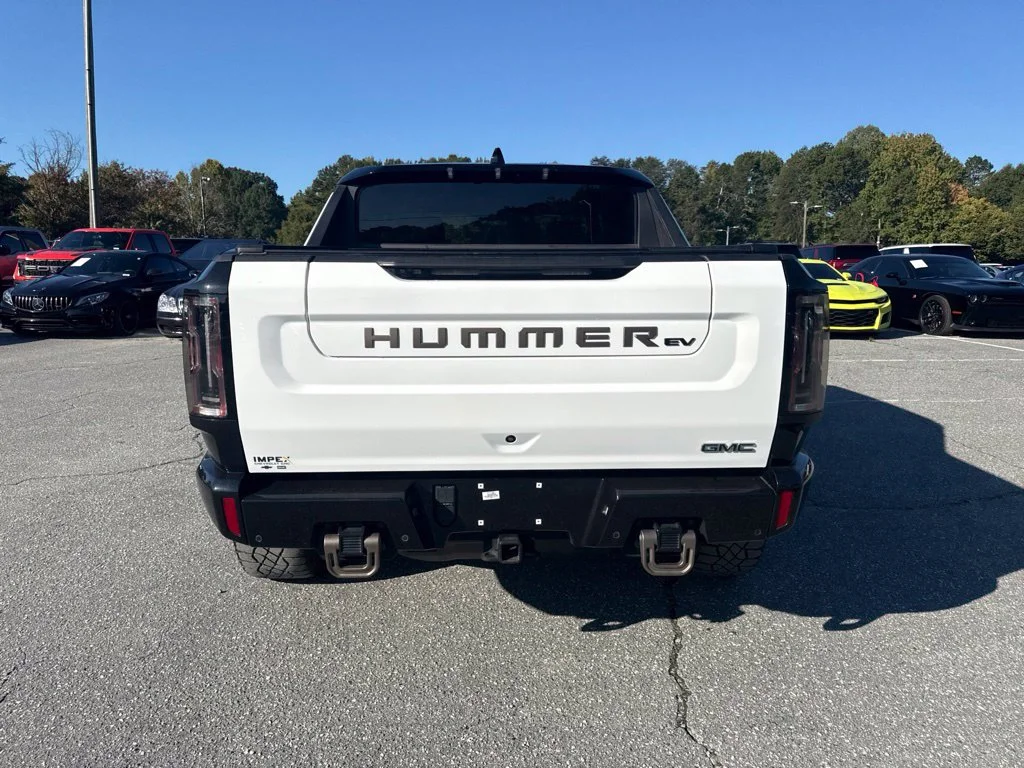 Used 2024 White GMC 2X image 4