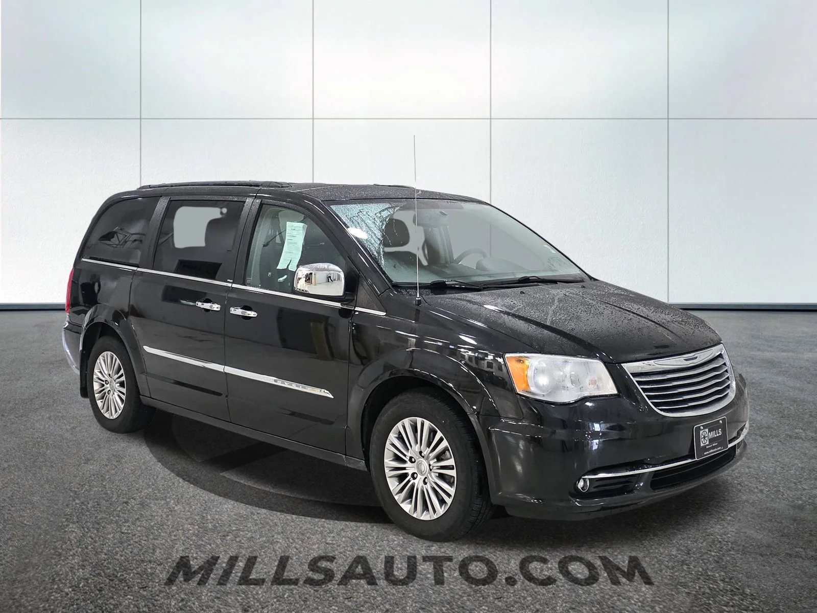 Used 2013 Black Chrysler Touring-L image 10
