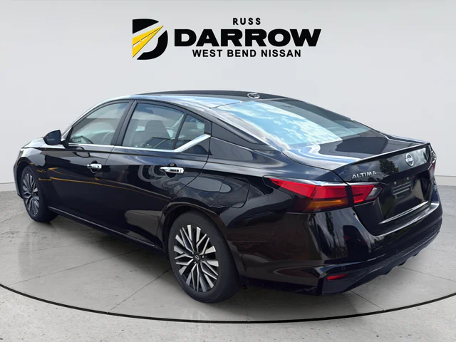Used 2024 Black Nissan 2.5 SV image 3