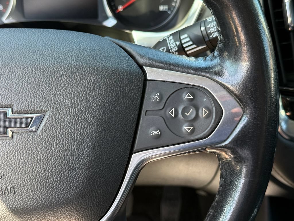 Used 2020 GRAPHITE METALLIC Chevrolet RS image 29
