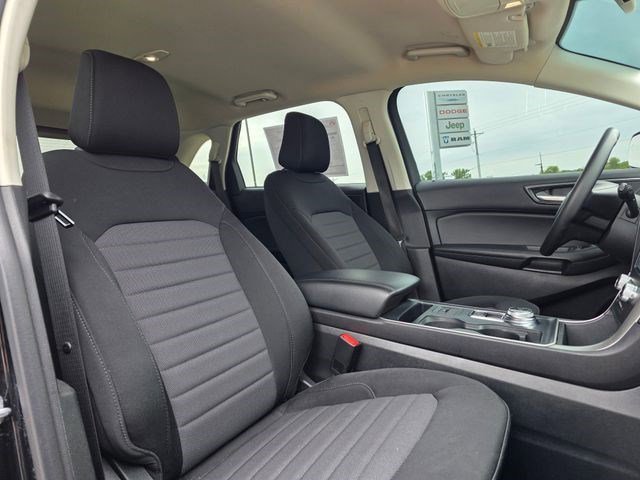 Used 2022 Black Metallic Ford SE image 16