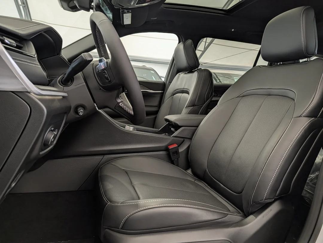 New 2026 White Jeep Limited Reserve - - 4x4 - Nappa Leather Seats - Dual-Pane Sunroof - Navigation & More! image 15