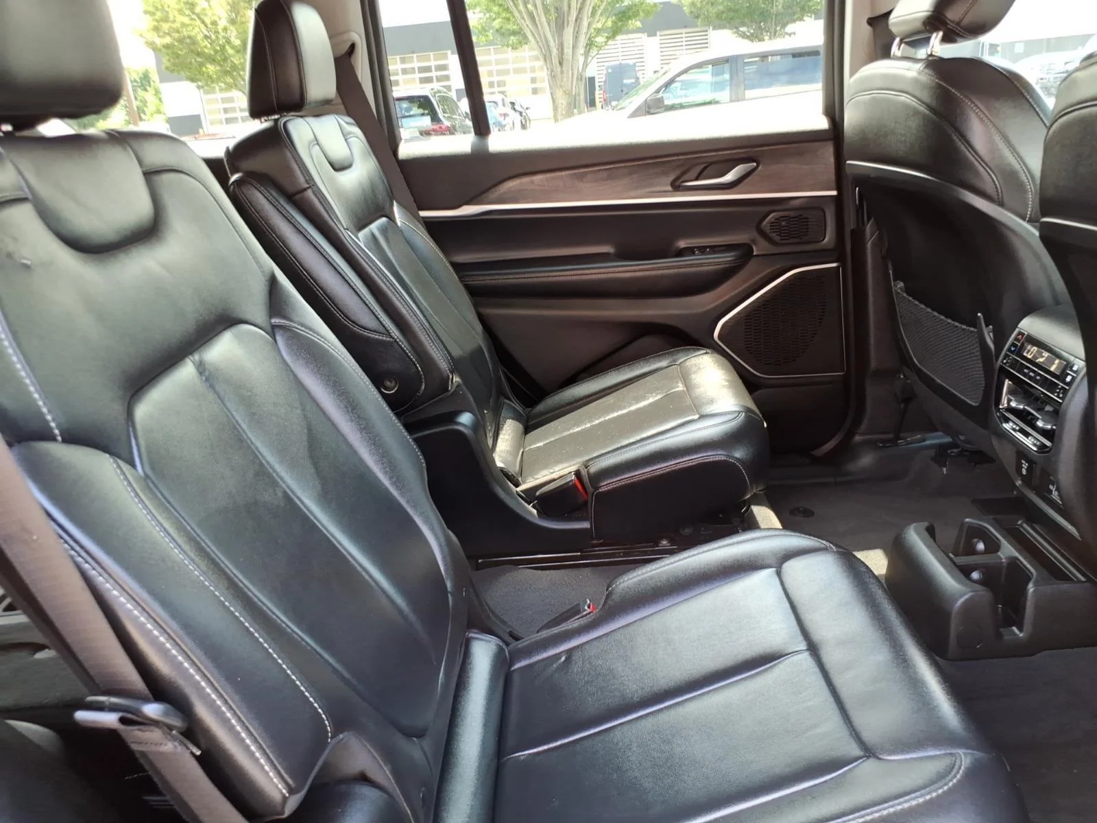 Used 2021 Rocky Mountain Pearlcoat Jeep Limited image 26