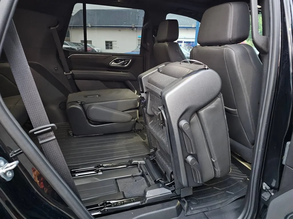 Used 2023 Black Chevrolet Z71 image 16