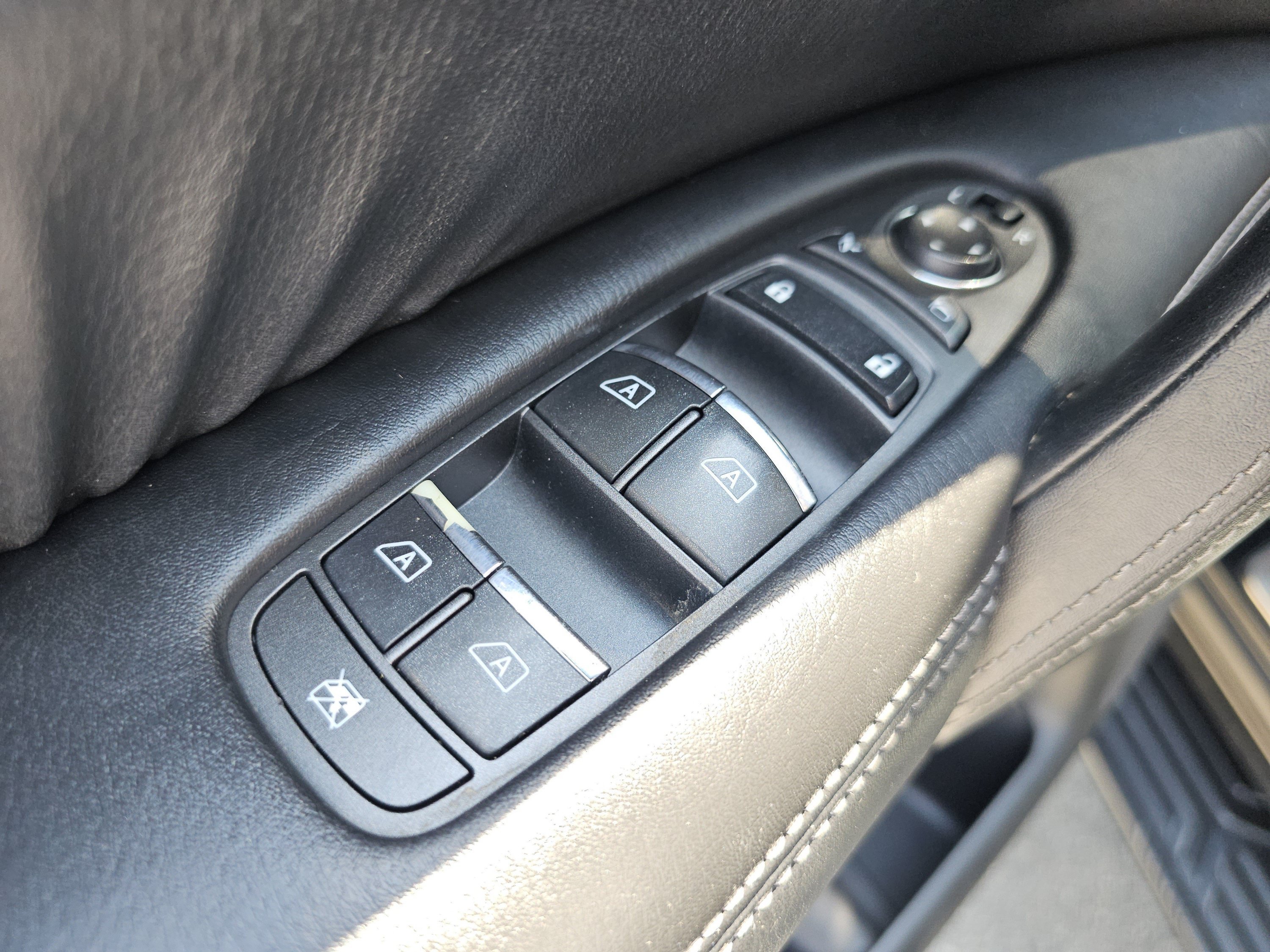 Used 2015 Black Obsidian INFINITI Base image 32