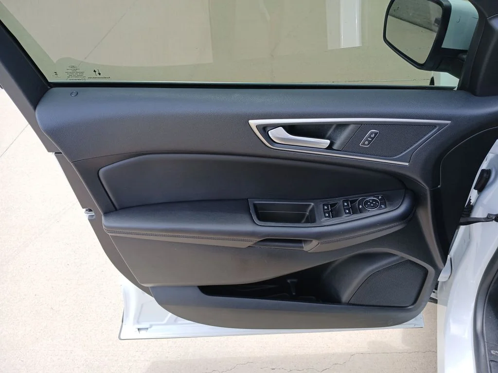 Used 2022 White Ford SEL image 23