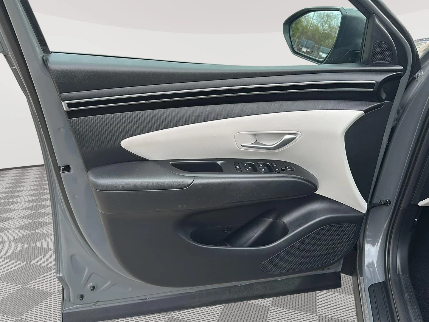 Used 2024 Hampton Gray Hyundai SEL image 19