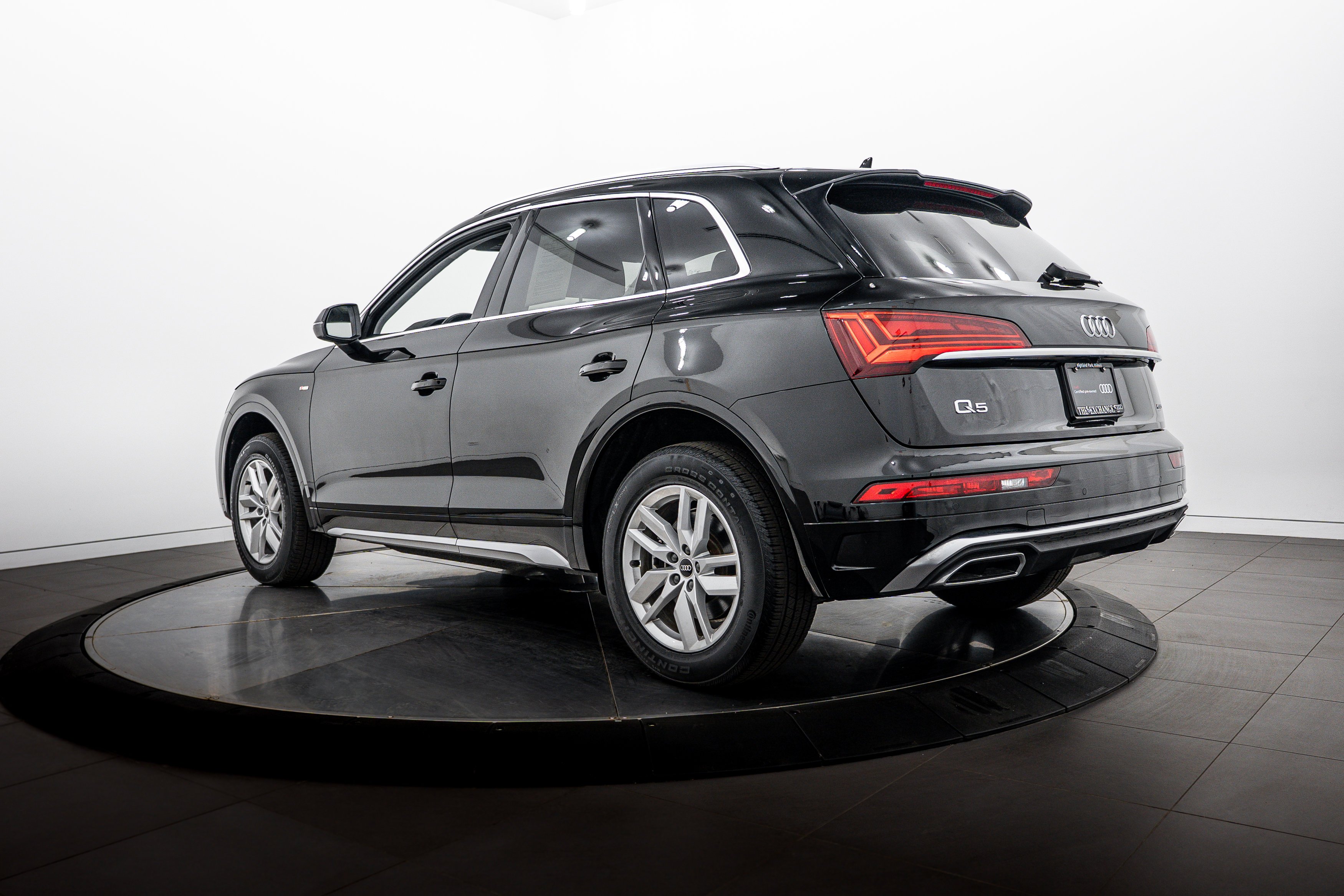 Certified Used 2023 Mythos Black Metallic Audi S line Premium image 5