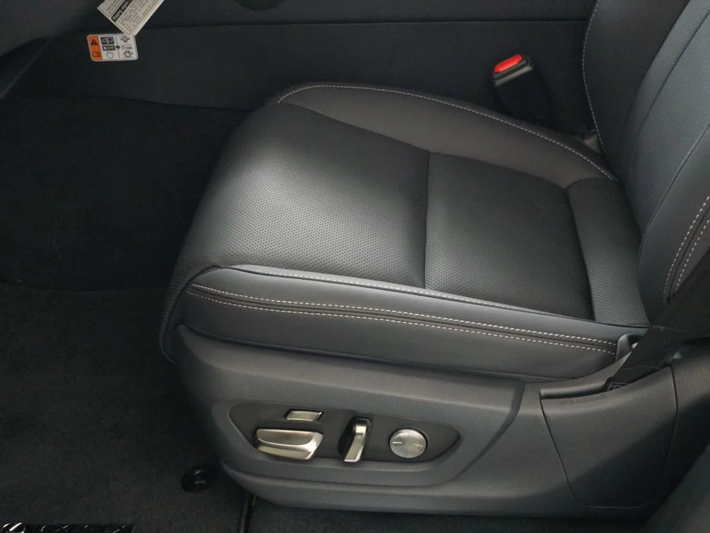New 2026 Black Lexus 700h Luxury image 28