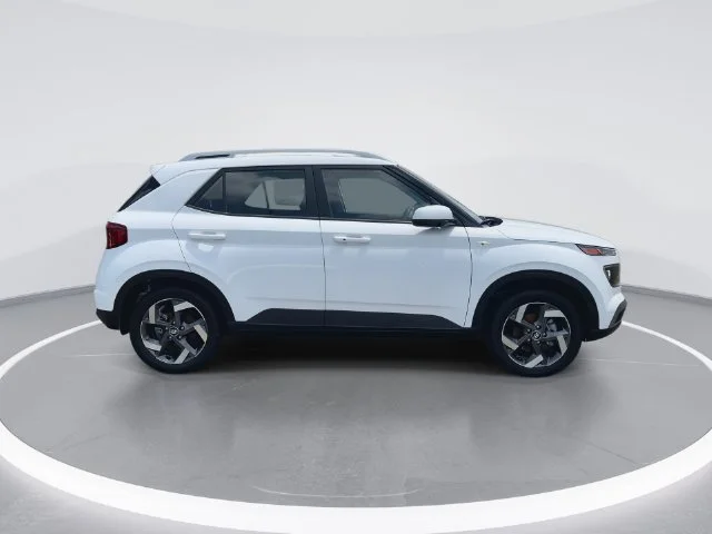 Used 2026 White Hyundai SEL image 9